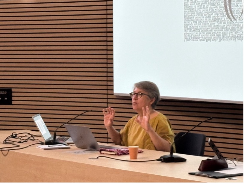 Keynote speaker Claire Omhovere, AFEC photograph, 2025; Claire Omhovere (conférencière principale), AFEC photographie, 2025