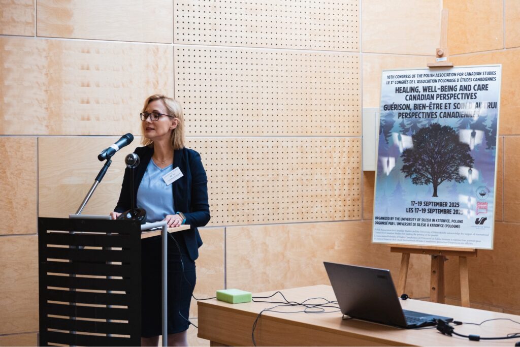 Professor Anna Branach-Kallas, President of ICCS 

Professeur Anna Branach-Kallas, présidente de l’CIEC 

M. Dymowska photograph/photographie

