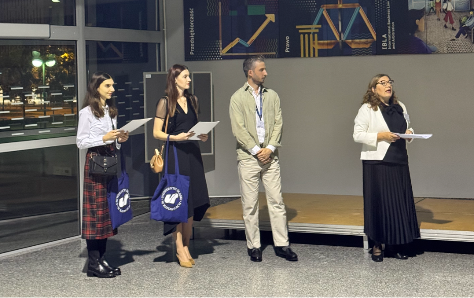 Ms. Alicja Komorniczak, Ms. Anna Wieczorek, Dr. Marcin Markowicz, Professor Dagmara Drewniak

Mme Alicja Komorniczak, Mme Anna Wieczorek, M. Marcin Markowicz, Professeure Dagmara Drewniak 

PACS photograph/photographie
